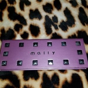 Mally mini eyeshadow palette